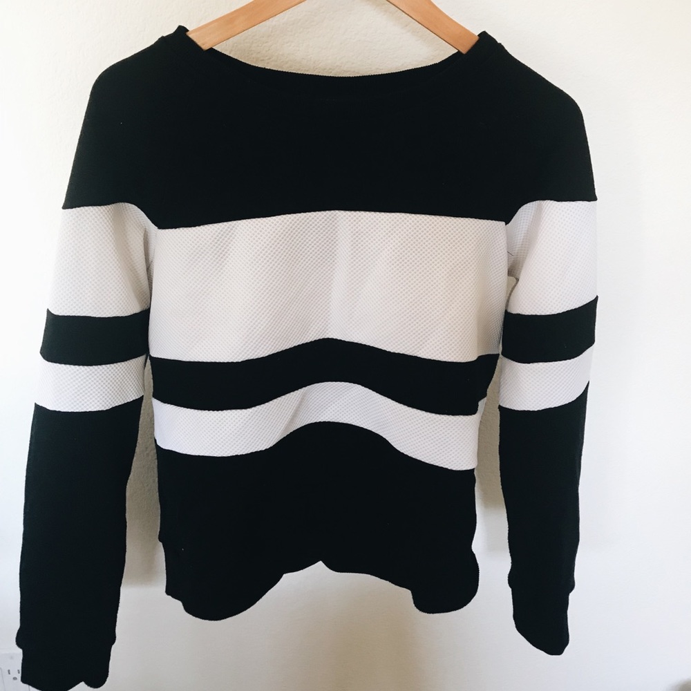 Black and white sweatshirt
